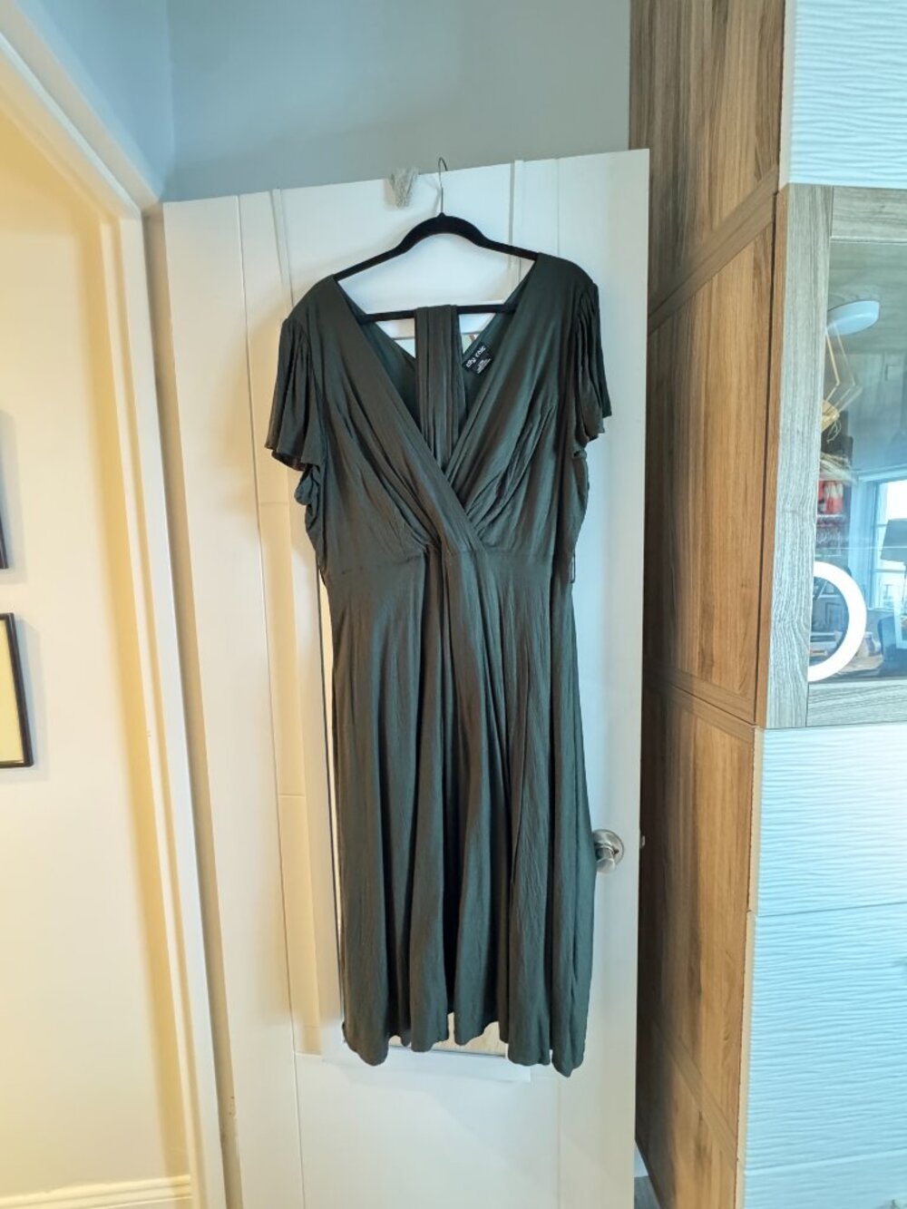 CITY CHIC Dark Green Faux Wrap Linen Blend Midi Dress - Size L (20) - Picture 4 of 7